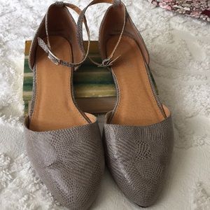 Leaven Alexander snakeskin flats, size 10.